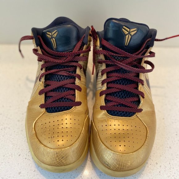 kobe gold medal shoes